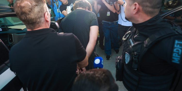 Adolescente agredido por piloto “segue em estado gravíssimo”, diz tio