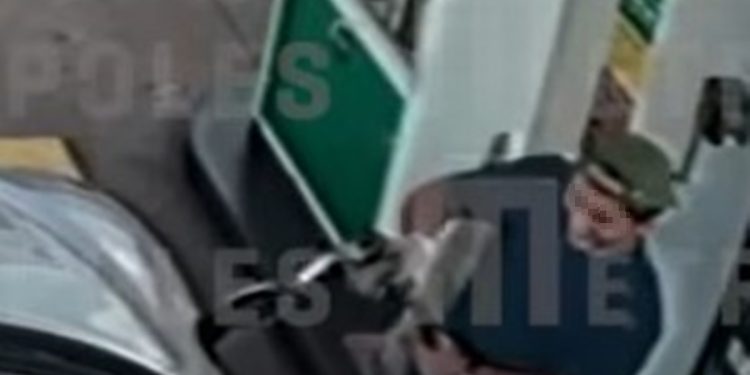 Playboys em Porsche e Jaguar são intimados por tocarem terror em posto. Veja vídeo