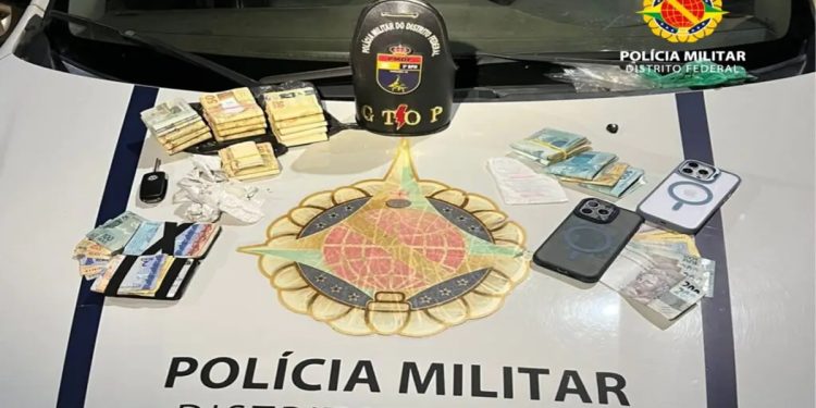 Dupla é presa com quase R$ 50 mil escondidos em carro no DF