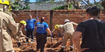 Jovem é detido por suspeita de ajudar a enterrar cadáver em quintal