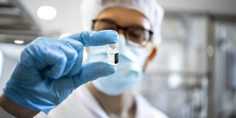 Justiça manda GDF indenizar família de enfermeiro que morreu de Covid