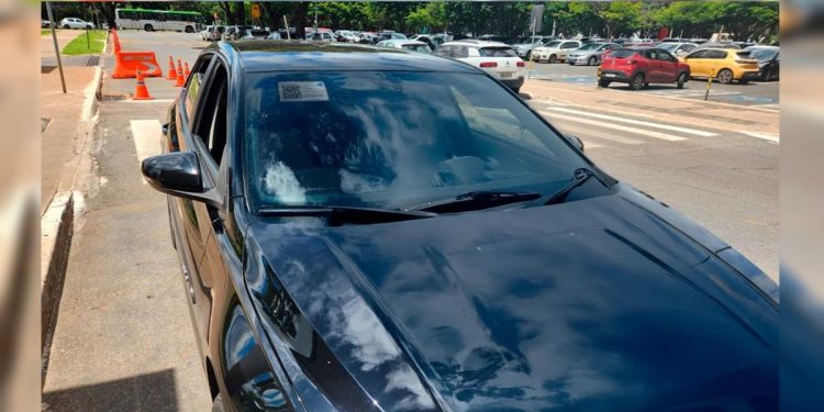 Prazo para instalar QR code em carros de apps termina nesta segunda