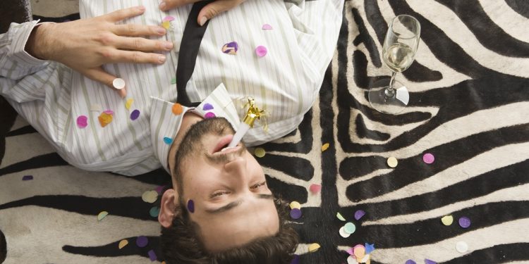 Psicólogas explicam como lidar com a ressaca moral pós-Carnaval