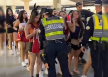 Revista da PMDF apreende tesouras, garrafas e perfumes no Carnaval. Veja vídeo