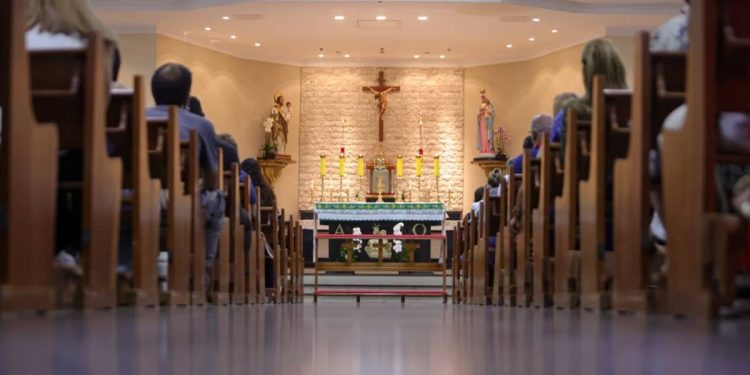 “Que esteja no céu”, diz padre sobre adolescente morto por ex-piloto