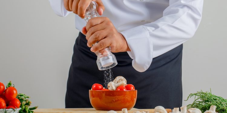 Além da hipertensão: sal em excesso também favorece a aterosclerose