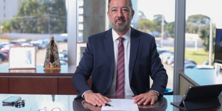 Conselheiro do TCDF passa a integrar rede de combate à corrupção