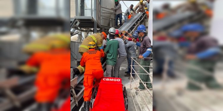 Trabalhador morre após máquina de cimento ser ligada com ele dentro