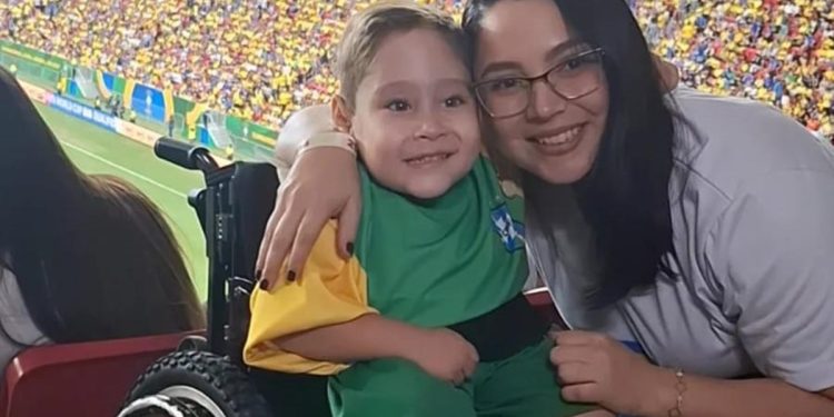 Vaquinha fake desvia doações de menino paraplégico com doença rara. Veja vídeo