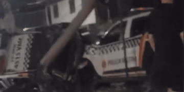 Três policiais estão internados após acidente com viaturas durante perseguição