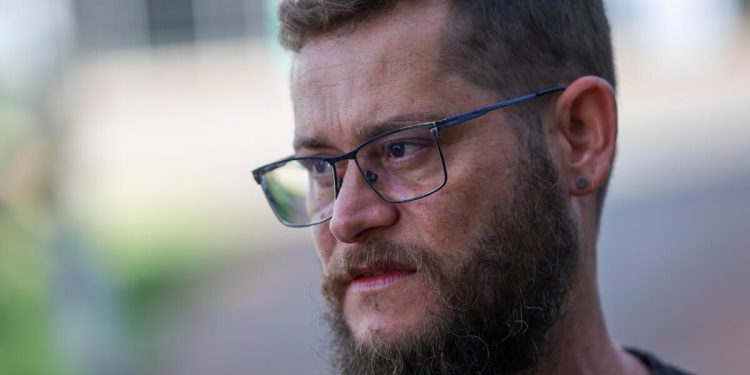 “Não foi uma briga, foi execução”, diz tio de jovem morto por piloto. Veja vídeo