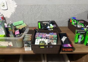 Polícia apreende 200 cigarros eletrônicos em tabacaria ilegal no DF