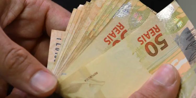 Homem tenta subordar PM com R$ 50 para não fazer bafômetro e é preso