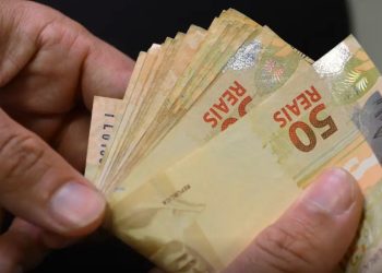 Gerente burla sistema de restaurante para embolsar dinheiro do caixa. Veja vídeo