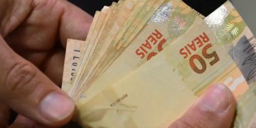 Gerente burla sistema de restaurante para embolsar dinheiro do caixa. Veja vídeo