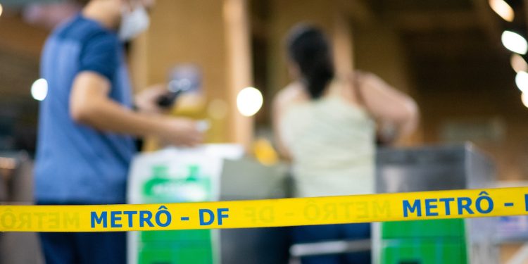 Na véspera da greve de servidores, Metrô-DF apresenta nova proposta