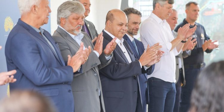 Ibaneis inaugura ciclovia e amplia sistema de água no Lago Sul