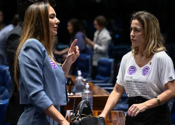 Lei que criminaliza misoginia é aprovada no Senado sob ataques nas redes
