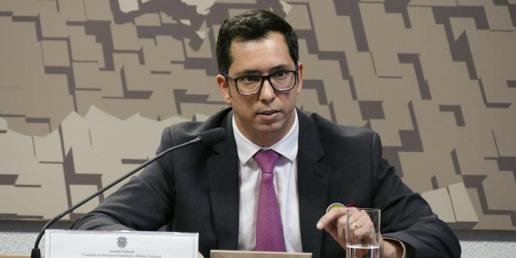 Designar PCC e CV como ‘terroristas’ impactaria mais economia e política do que facções