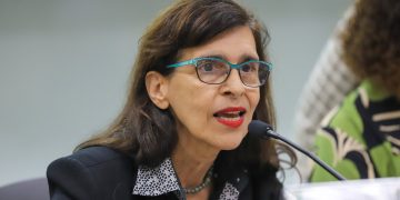 Mulheres rompem barreiras na ciência, mas desafios persistem