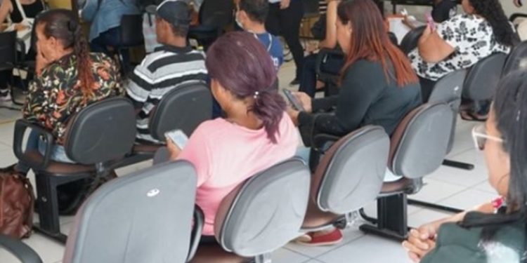 Mulheres do DF levam mais tempo que homens para conseguir emprego