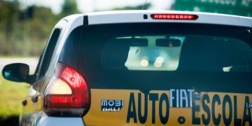 Autoescolas suspendem aulas do programa CNH Social por falta de verba