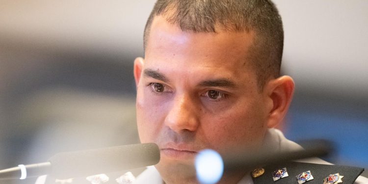 Moraes autoriza PM absolvido em processo do 8/1 a ter armas de volta