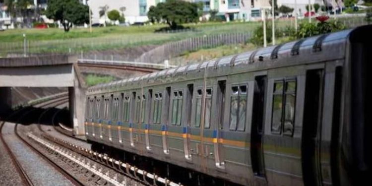Metrô-DF: Estação Central é fechada por conta de chuva forte e raios
