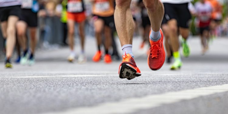 Dor ao correr? Segundo ortopedista, o problema pode estar no tênis