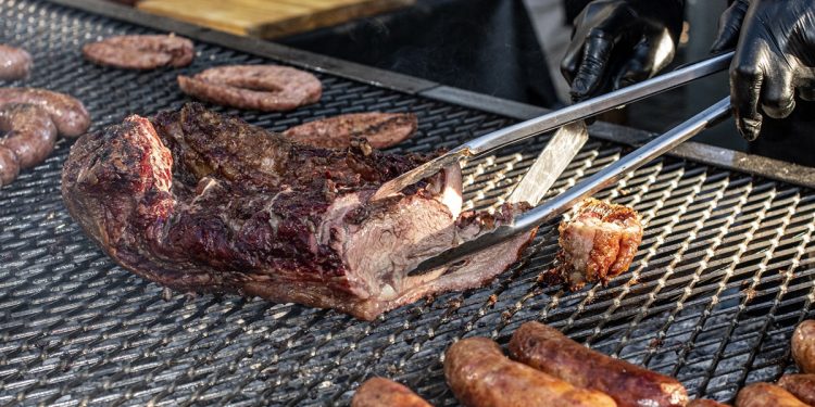 Vigilante com atestado é demitido após churrasco “na casa do sogrão”