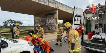 Motociclista fica ferido após bater em carro perto do Catetinho, no DF