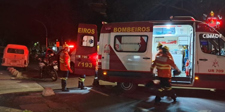 Mulher sofre traumatismo craniano após ser atropelada por Kombi no DF