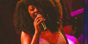 Saiba sintomas do aneurisma, que matou a sambista Adriana Araújo