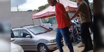 Após empréstimo de R$ 1 mil, agiota ameaça mulher e exige a casa dela