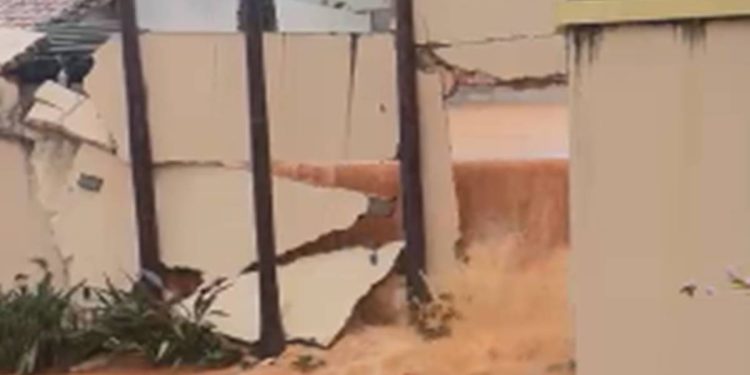 O caos em imagens: chuva forte causa estragos em todas as partes do DF. Veja vídeo