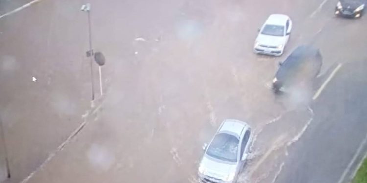 Chuva alaga Estrutural e atrasa faixa reversa na BR-070 e EPNB