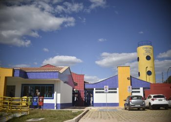 “Pode morrer de chorar”: mãe flagra maus-tratos em creche ao usar gravador