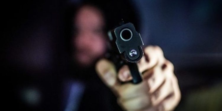 Ataque a tiros em bar deixa um morto e um ferido no DF