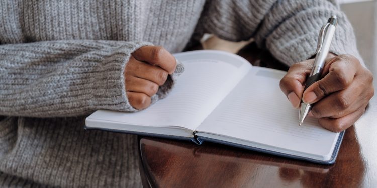 Canhotos podem ter vantagem psicológica em competições, aponta estudo