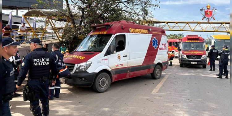 Ônibus escolar bate em passarela no DF e deixa múltiplas vítimas