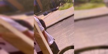 Aluno é esfaqueado por outro estudante na porta de escola no Entorno