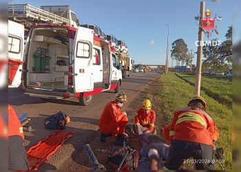 Colisão entre caminhão cegonha e moto na BR-040 deixa um ferido