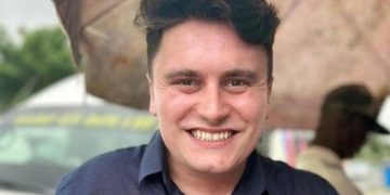 Após 50 consultas, estudante de medicina descobre tumor cerebral