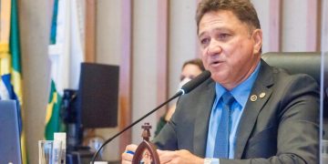 Deputado deixa base do governo Ibaneis após votar contra PL do BRB