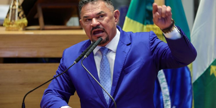 Alvo de operação, Hermeto nega participação em contratos da Educação. Veja vídeo