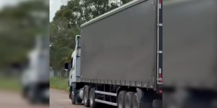 Carga de sabão em pó que viria para o DF é apreendida em cidade de GO