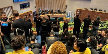 Servidores do Detran e da Polícia Penal lotam CLDF por reestruturação