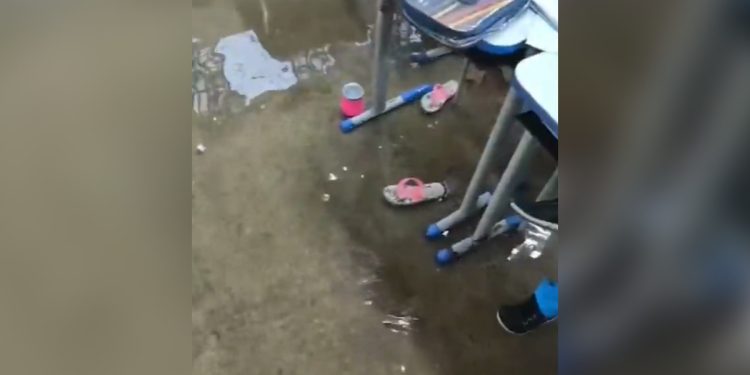 Após ter salas inundadas, escola de Planaltina suspende aulas. Veja vídeo