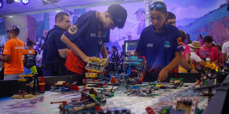 Jovens do DF garantem vaga em torneio mundial de robótica