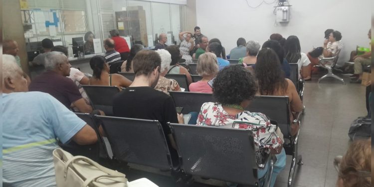 Instabilidade em sistema causa espera de 6h30 em farmácia de alto custo no DF